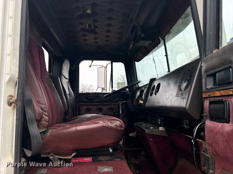 image for item DN0670 1994 International  9400 dump truck