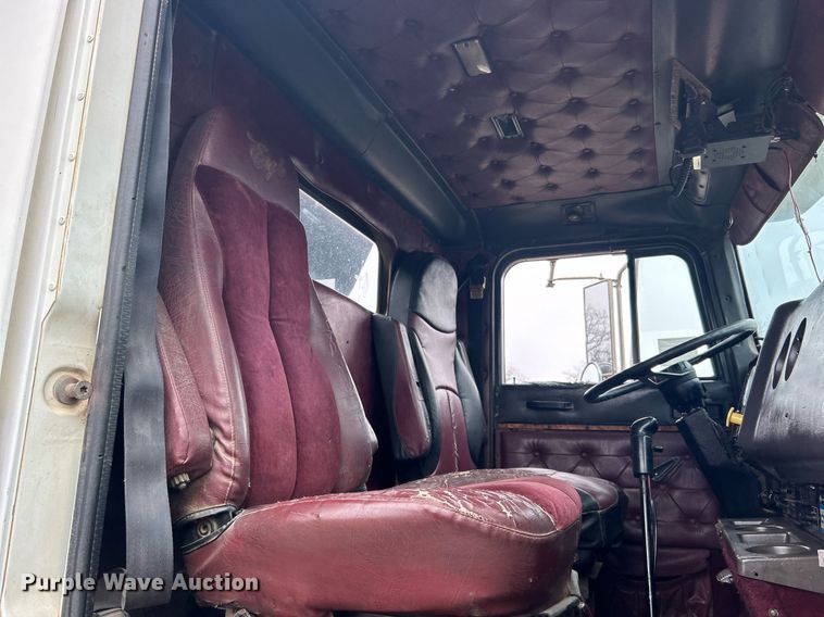 image for item DN0670 1994 International  9400 dump truck