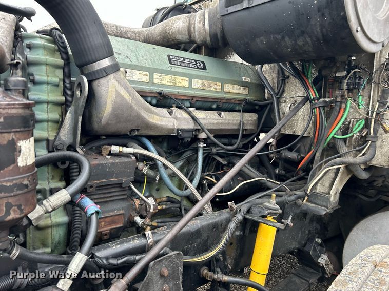 image for item DN0670 1994 International  9400 dump truck