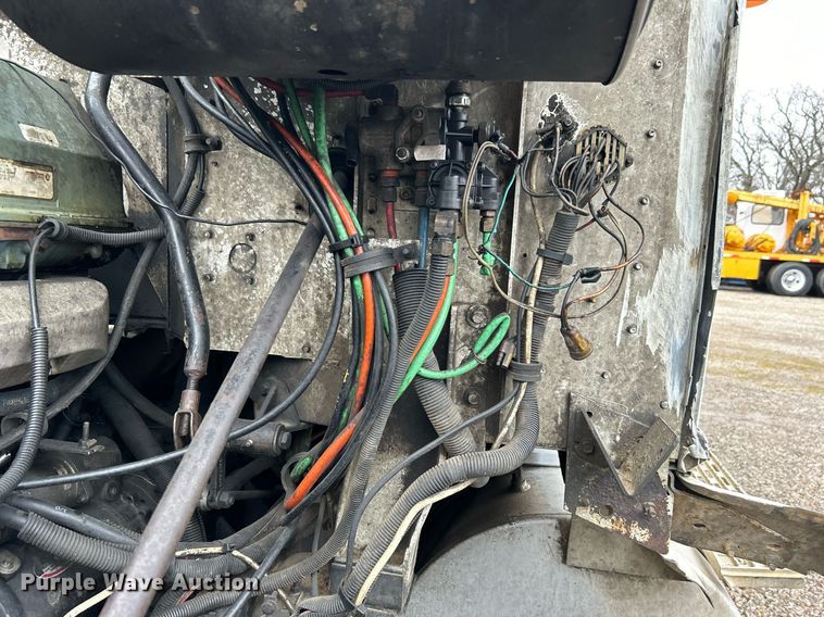 image for item DN0670 1994 International  9400 dump truck