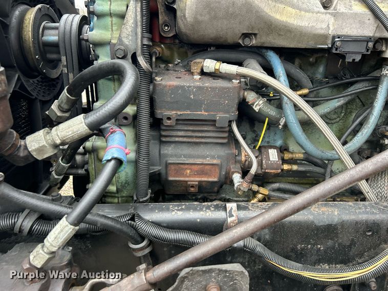 image for item DN0670 1994 International  9400 dump truck