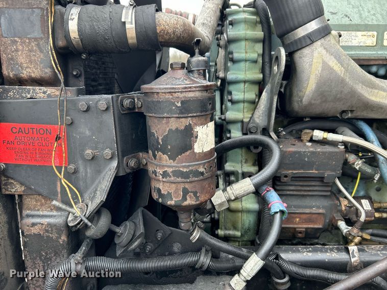 image for item DN0670 1994 International  9400 dump truck