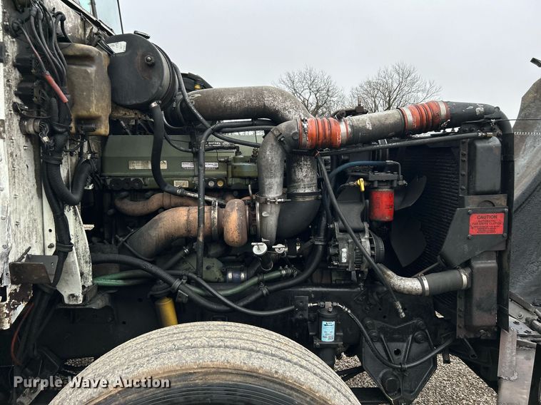 image for item DN0670 1994 International  9400 dump truck