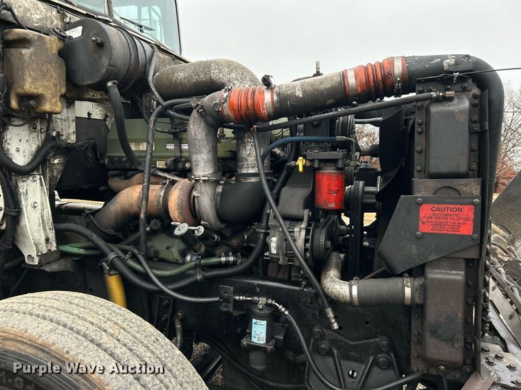 image for item DN0670 1994 International  9400 dump truck