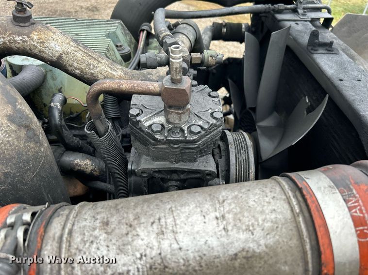 image for item DN0670 1994 International  9400 dump truck