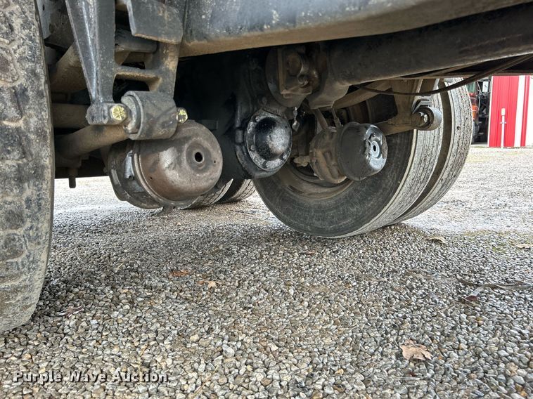 image for item DN0670 1994 International  9400 dump truck