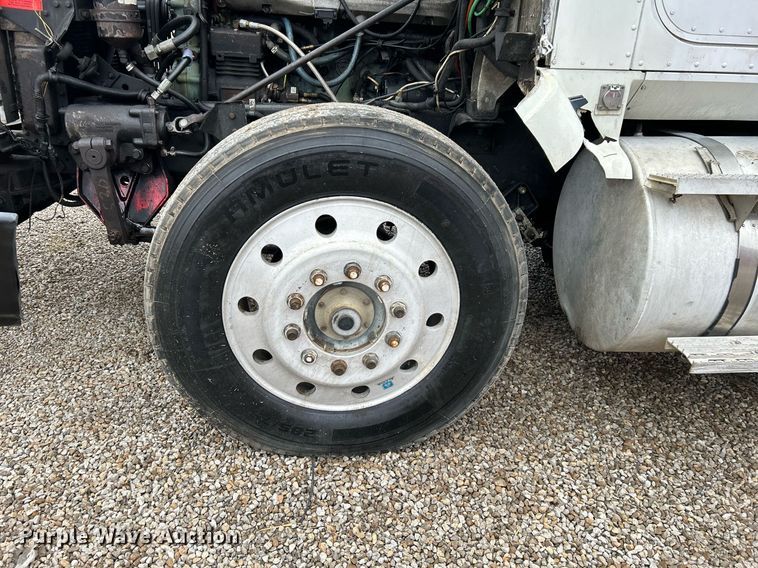 image for item DN0670 1994 International  9400 dump truck