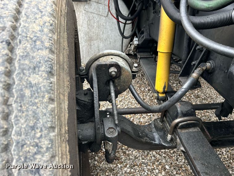 image for item DN0670 1994 International  9400 dump truck