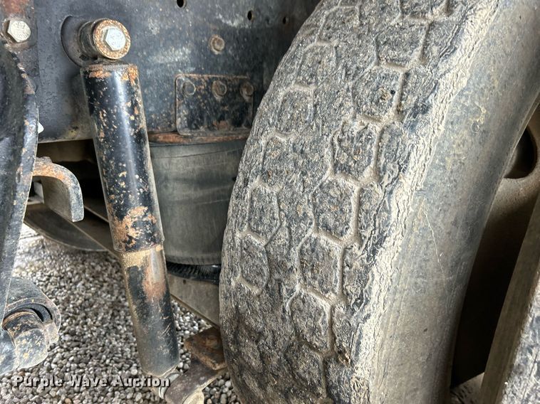 image for item DN0670 1994 International  9400 dump truck