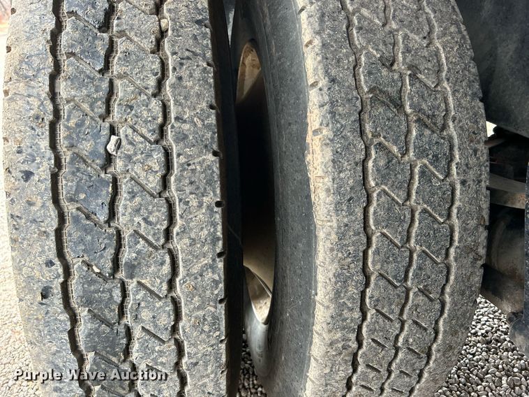 image for item DN0670 1994 International  9400 dump truck