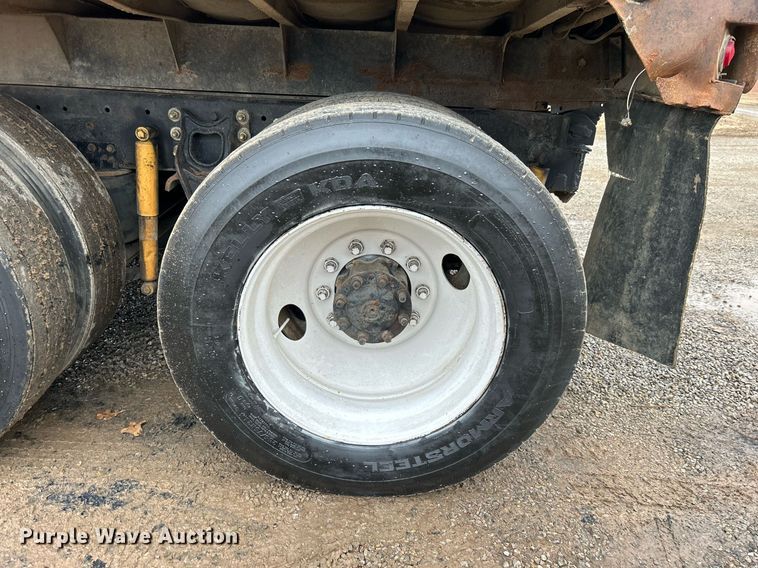 image for item DN0670 1994 International  9400 dump truck