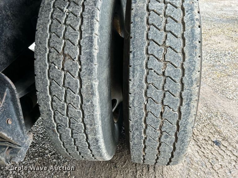 image for item DN0670 1994 International  9400 dump truck