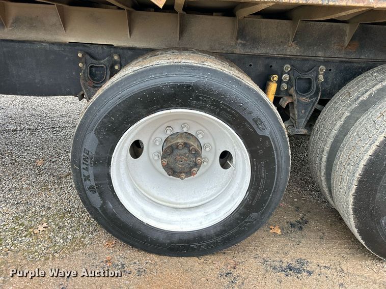 image for item DN0670 1994 International  9400 dump truck