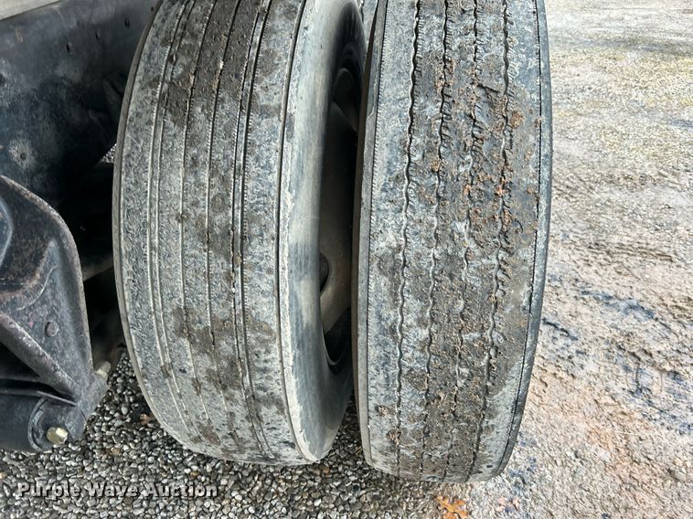 image for item DN0670 1994 International  9400 dump truck