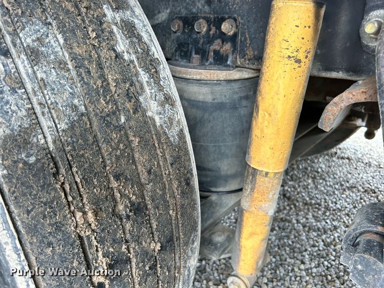 image for item DN0670 1994 International  9400 dump truck