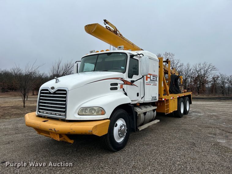 image for item DN0671 2004 Mack CX613 laydown truck