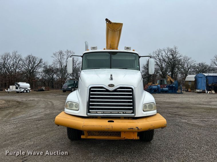 image for item DN0671 2004 Mack CX613 laydown truck