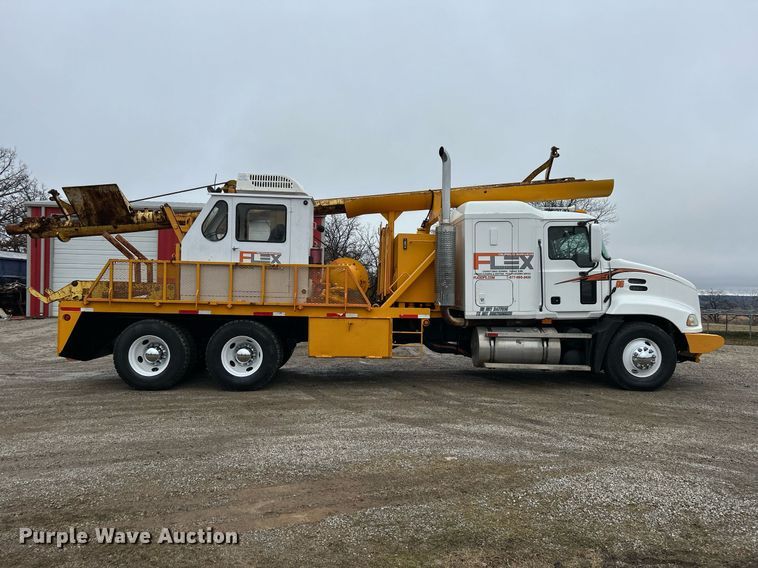 image for item DN0671 2004 Mack CX613 laydown truck