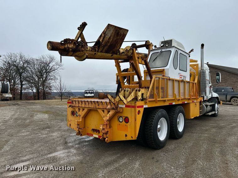 image for item DN0671 2004 Mack CX613 laydown truck