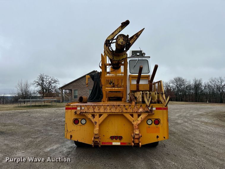 image for item DN0671 2004 Mack CX613 laydown truck