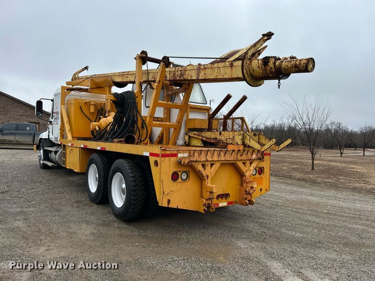 image for item DN0671 2004 Mack CX613 laydown truck