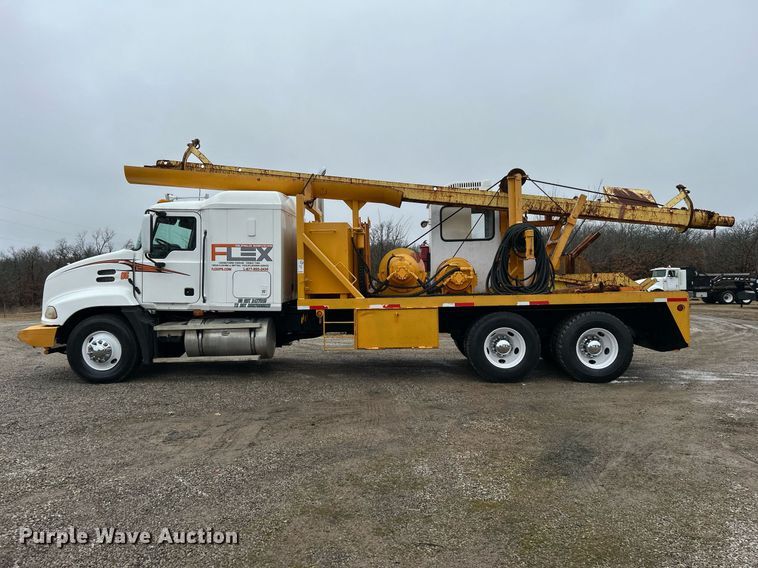 image for item DN0671 2004 Mack CX613 laydown truck
