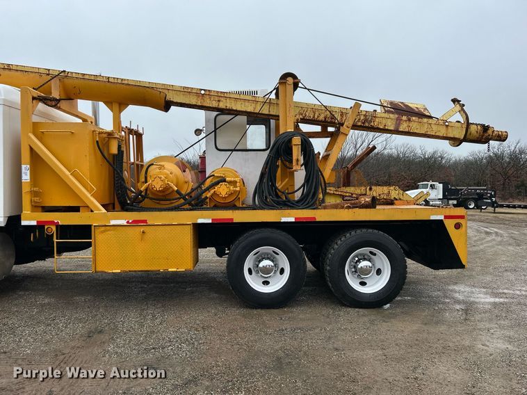 image for item DN0671 2004 Mack CX613 laydown truck