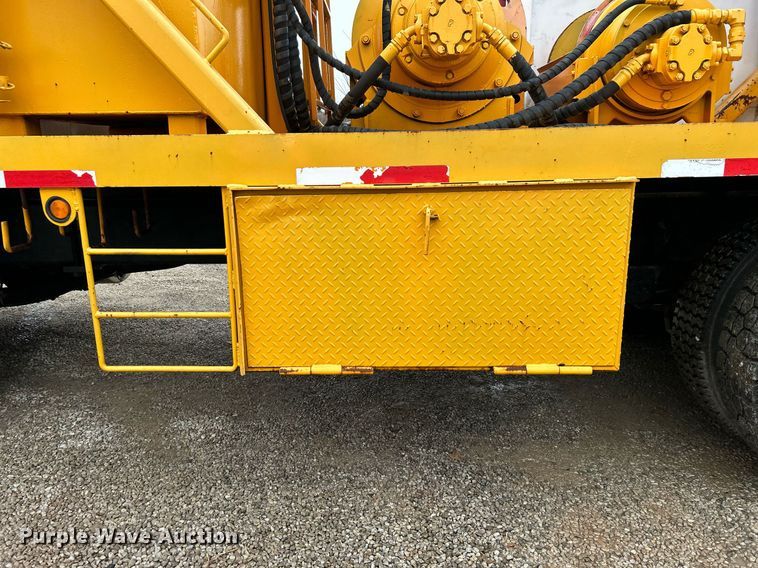 image for item DN0671 2004 Mack CX613 laydown truck