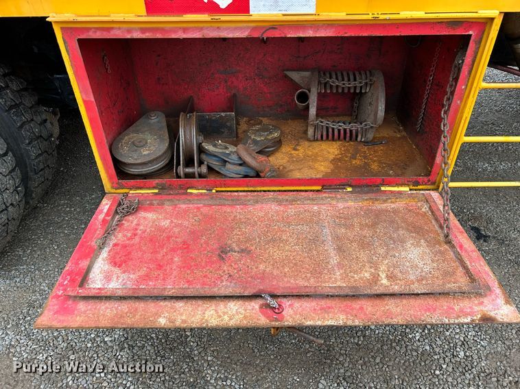 image for item DN0671 2004 Mack CX613 laydown truck