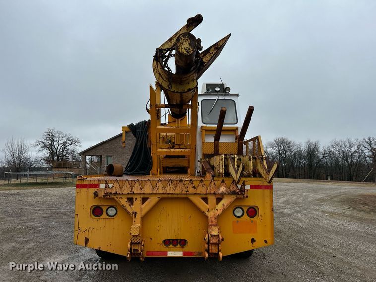 image for item DN0671 2004 Mack CX613 laydown truck