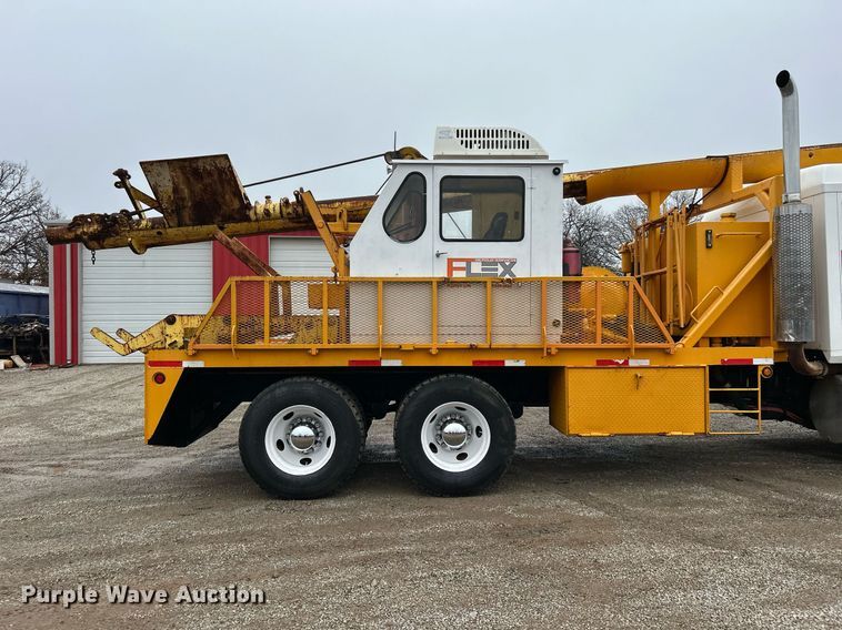 image for item DN0671 2004 Mack CX613 laydown truck