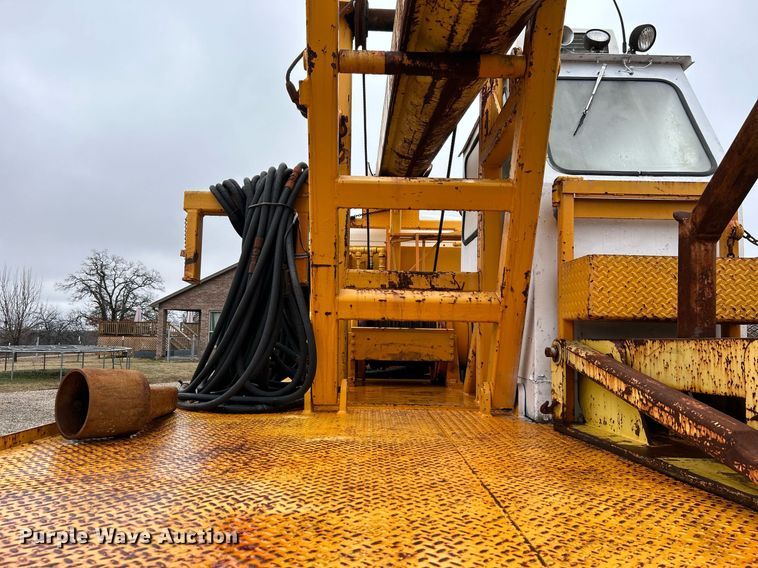 image for item DN0671 2004 Mack CX613 laydown truck