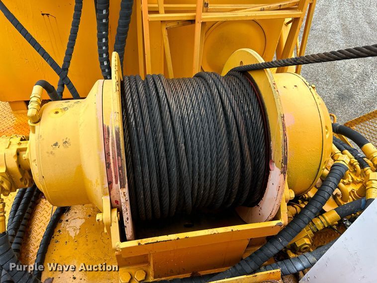 image for item DN0671 2004 Mack CX613 laydown truck