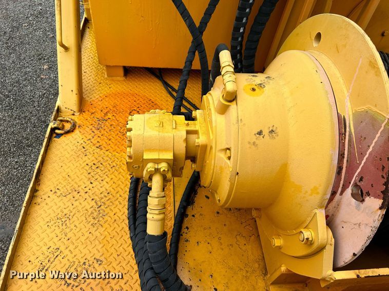 image for item DN0671 2004 Mack CX613 laydown truck