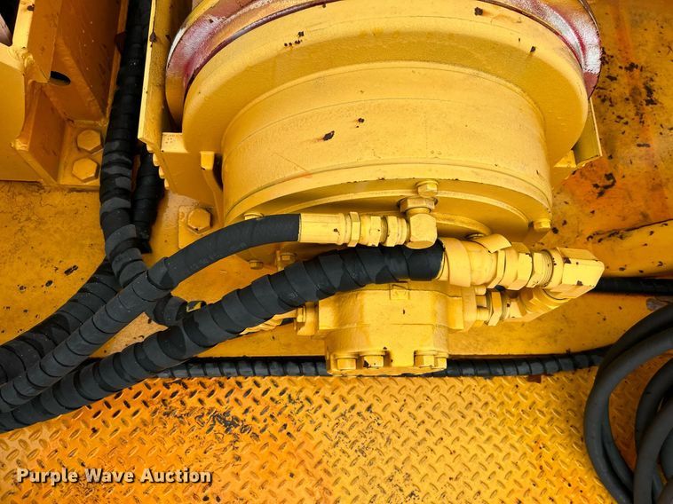 image for item DN0671 2004 Mack CX613 laydown truck