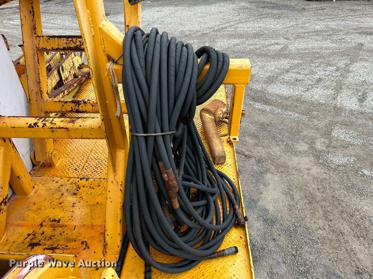 image for item DN0671 2004 Mack CX613 laydown truck