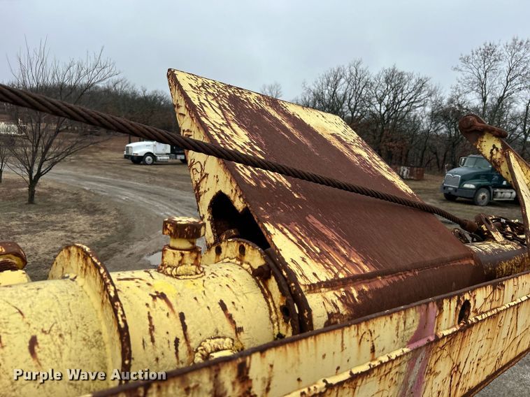 image for item DN0671 2004 Mack CX613 laydown truck