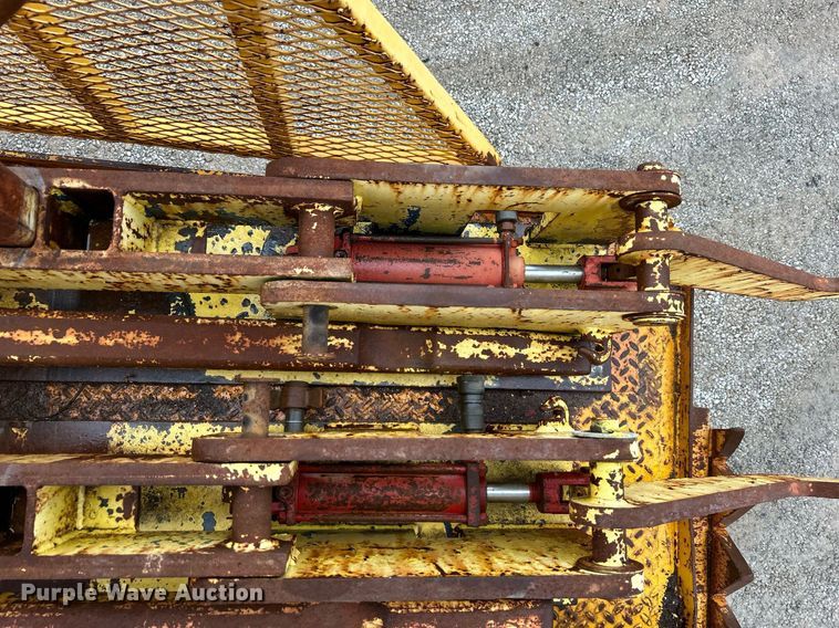 image for item DN0671 2004 Mack CX613 laydown truck