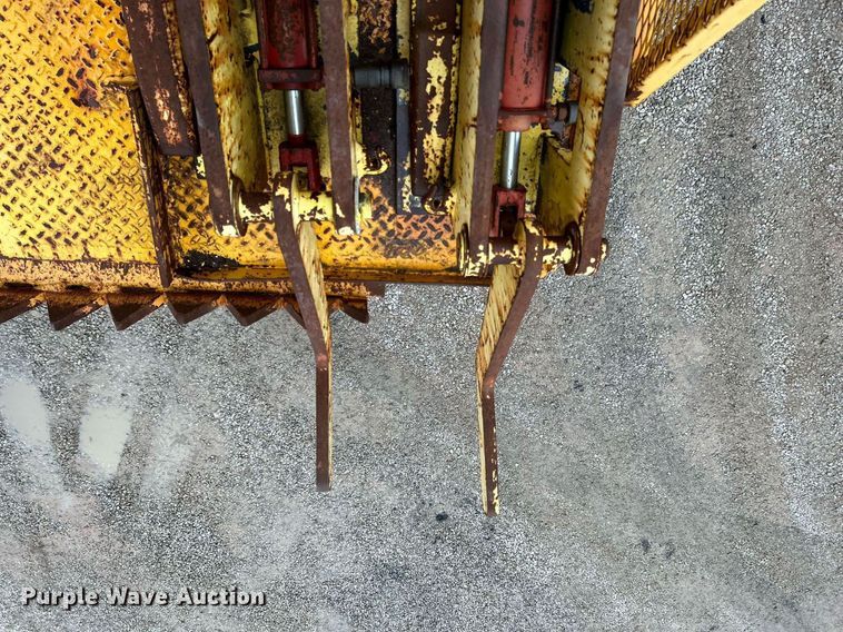 image for item DN0671 2004 Mack CX613 laydown truck