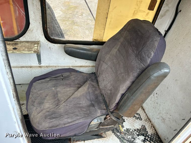 image for item DN0671 2004 Mack CX613 laydown truck