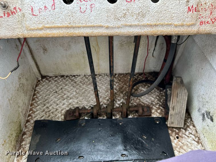 image for item DN0671 2004 Mack CX613 laydown truck