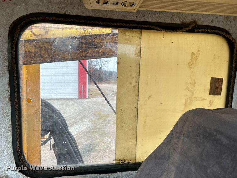 image for item DN0671 2004 Mack CX613 laydown truck