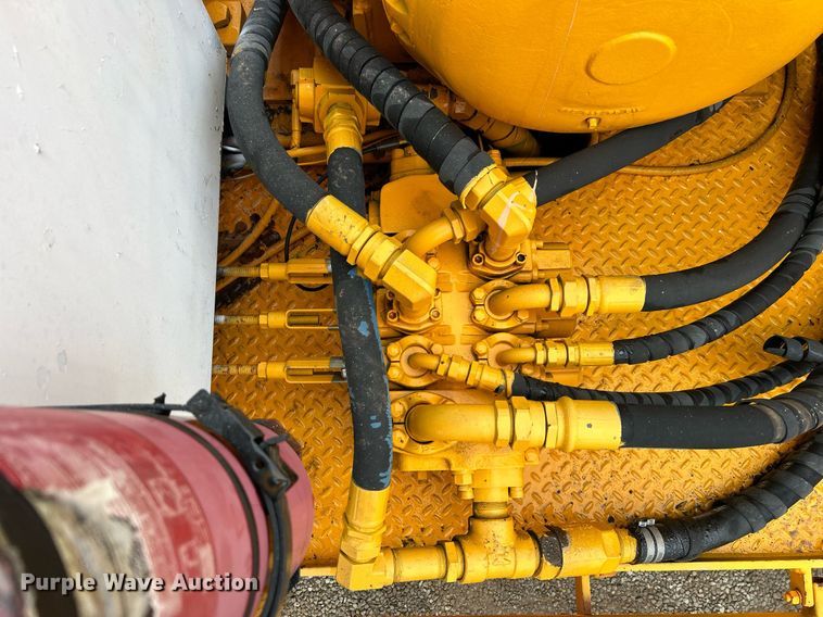 image for item DN0671 2004 Mack CX613 laydown truck