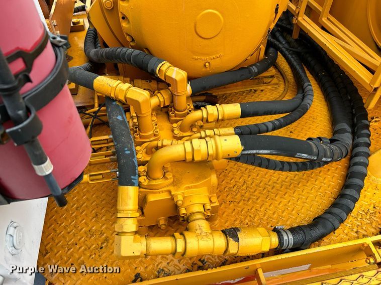 image for item DN0671 2004 Mack CX613 laydown truck