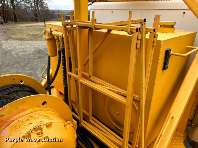 image for item DN0671 2004 Mack CX613 laydown truck