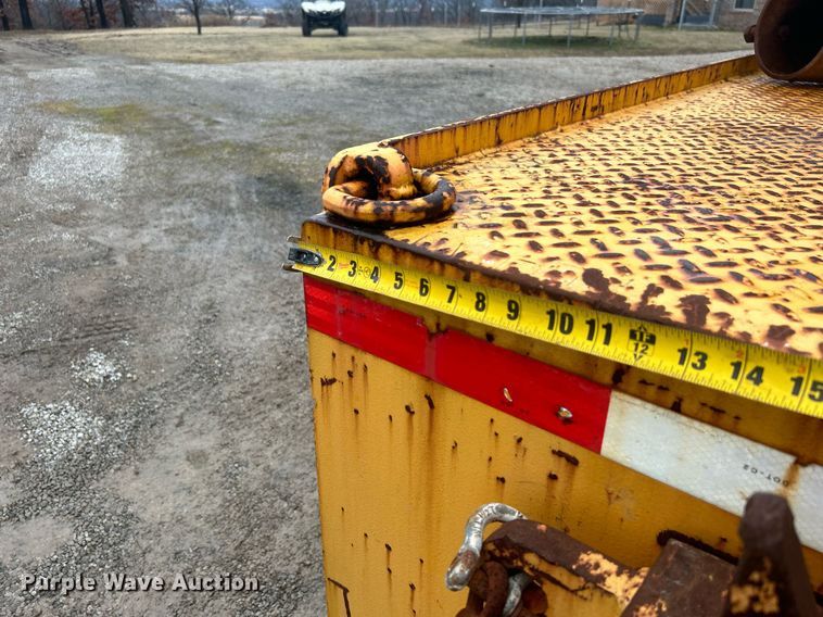 image for item DN0671 2004 Mack CX613 laydown truck