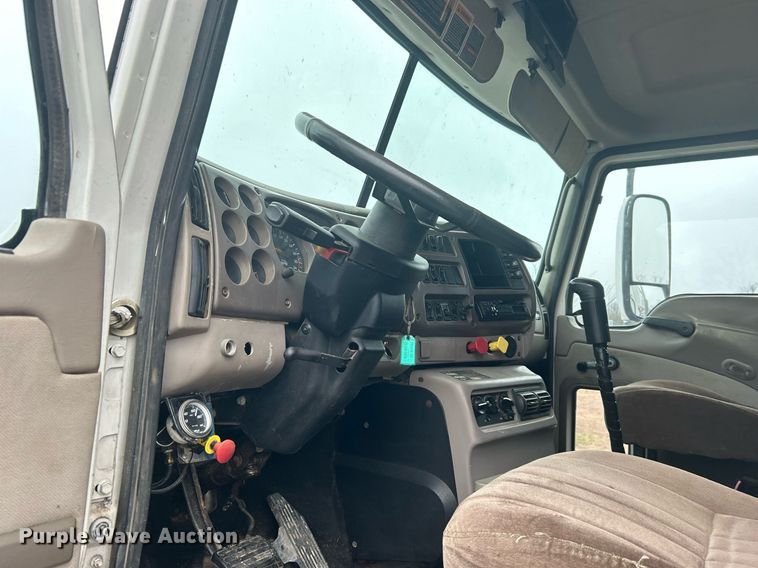 image for item DN0671 2004 Mack CX613 laydown truck