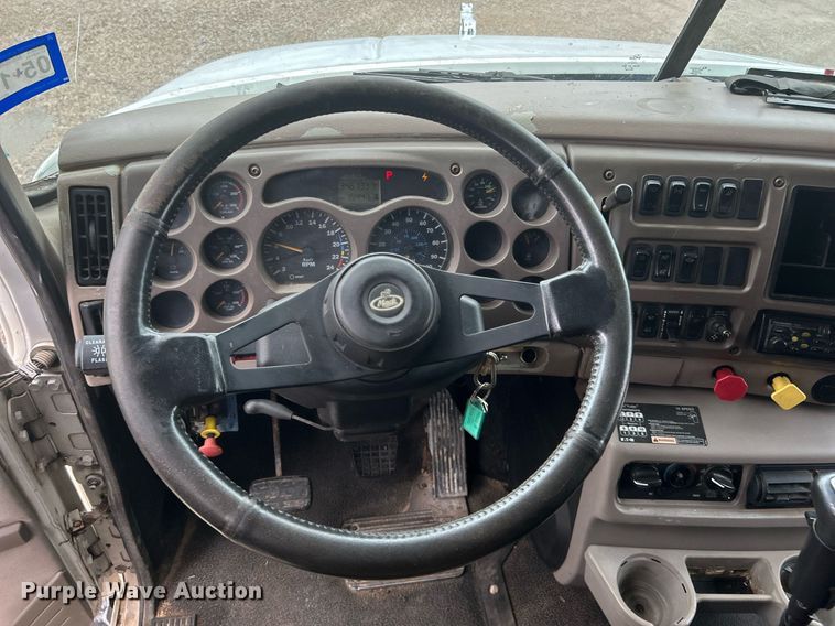 image for item DN0671 2004 Mack CX613 laydown truck