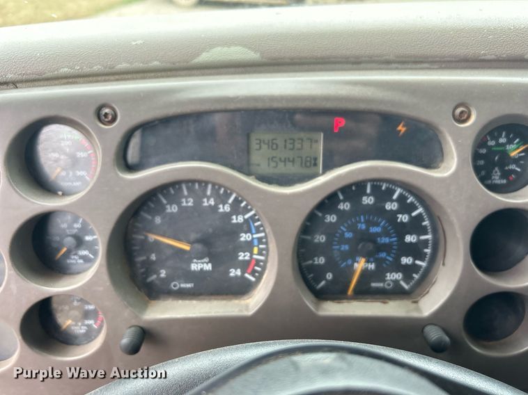 image for item DN0671 2004 Mack CX613 laydown truck