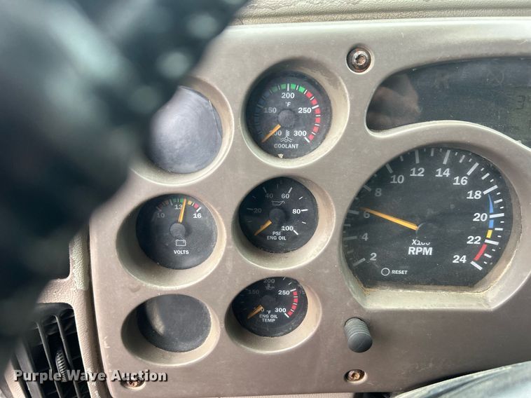 image for item DN0671 2004 Mack CX613 laydown truck